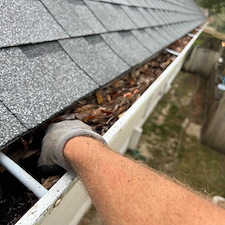 Safe-and-Professional-Gutter-Clean-out-in-Pensacola-Florida 5