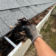 Safe-and-Professional-Gutter-Clean-out-in-Pensacola-Florida 0