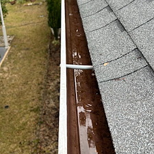 Safe-and-Professional-Gutter-Clean-out-in-Pensacola-Florida 2