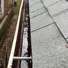 Safe-and-Professional-Gutter-Clean-out-in-Pensacola-Florida 1